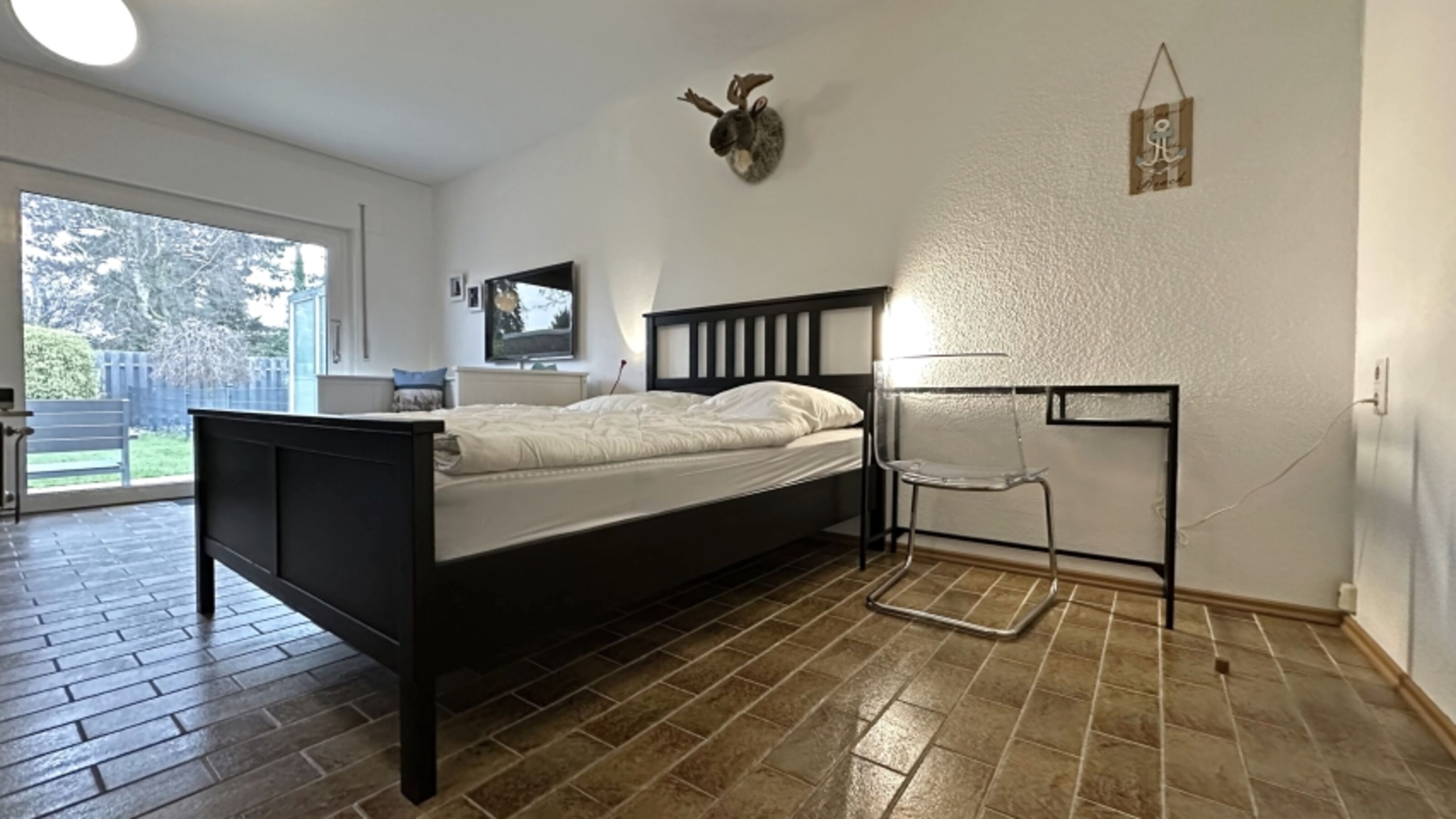 Doppelbett und Schreibtisch in der SeeKiste
