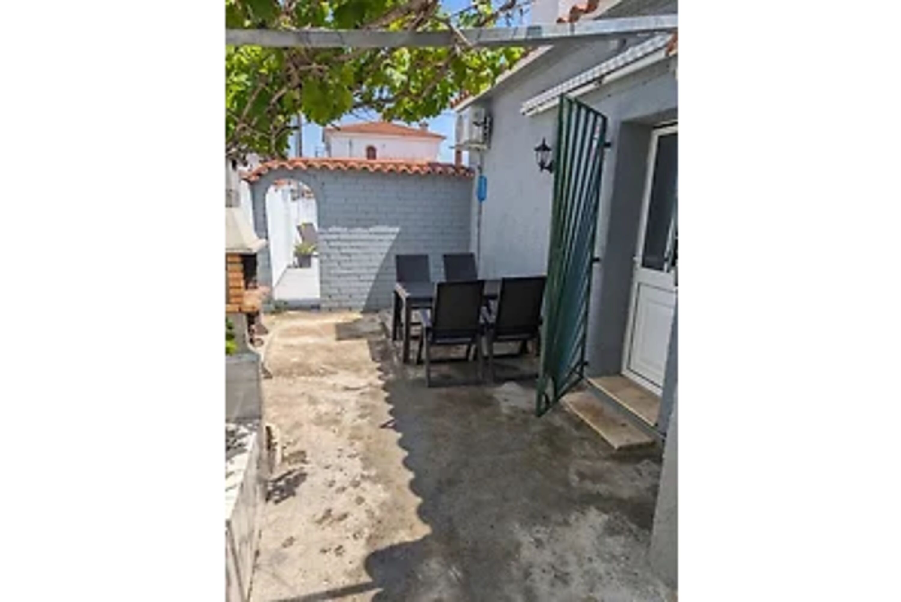 Seitliche Terrasse