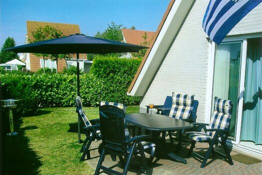 Die Terrasse. Gartenmöbel wurden im Herbst 2016 erneuert