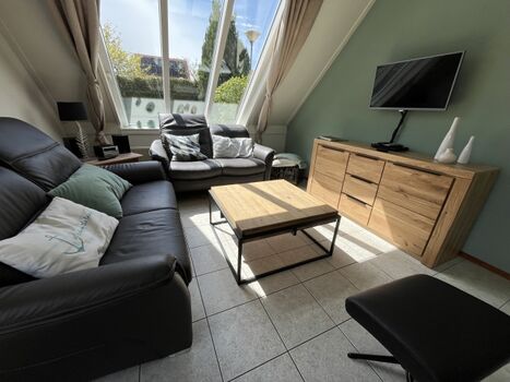 Wohnbereich mit neuen Möbeln aus 2024