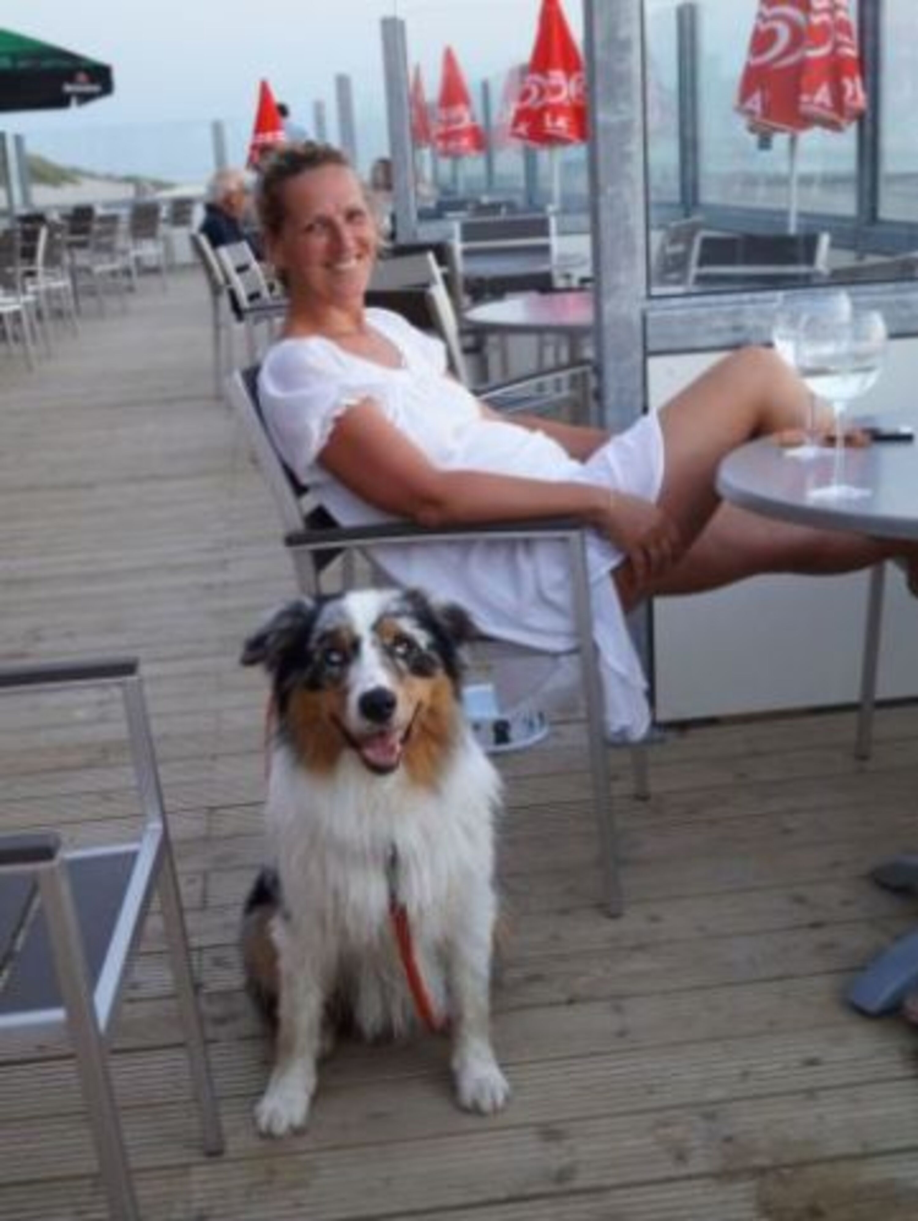 Wir lieben es, auf einer der Terrassen der Strandbars unseren Sundowner zu genießen