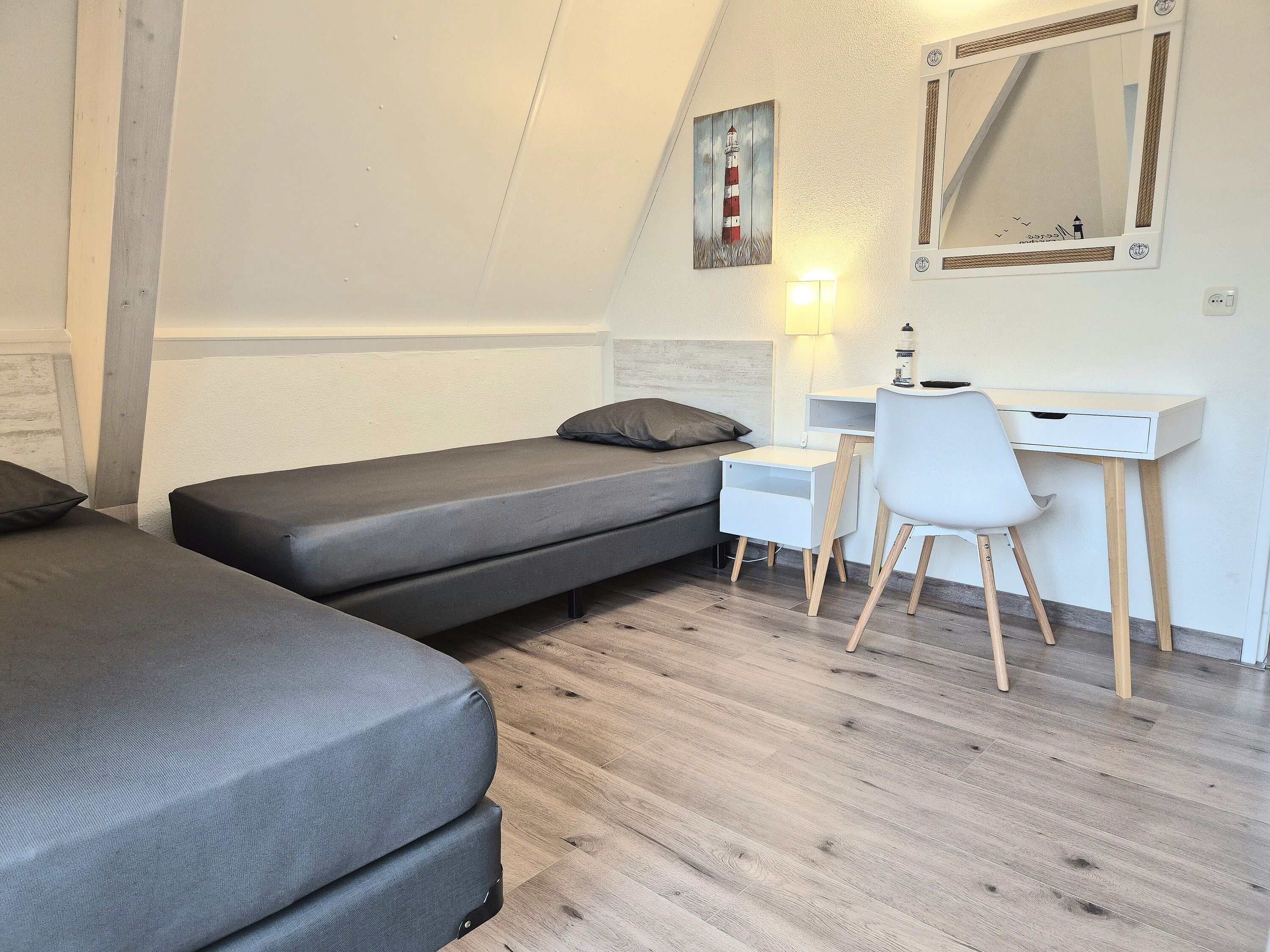 Schlafzimmer 2 mit zwei bequemen Einzelbetten