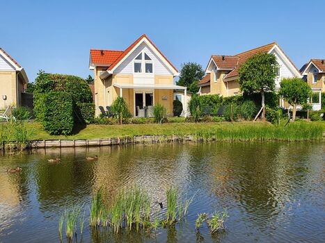 Überdachte Terrasse mit herrlichem Seeblick
