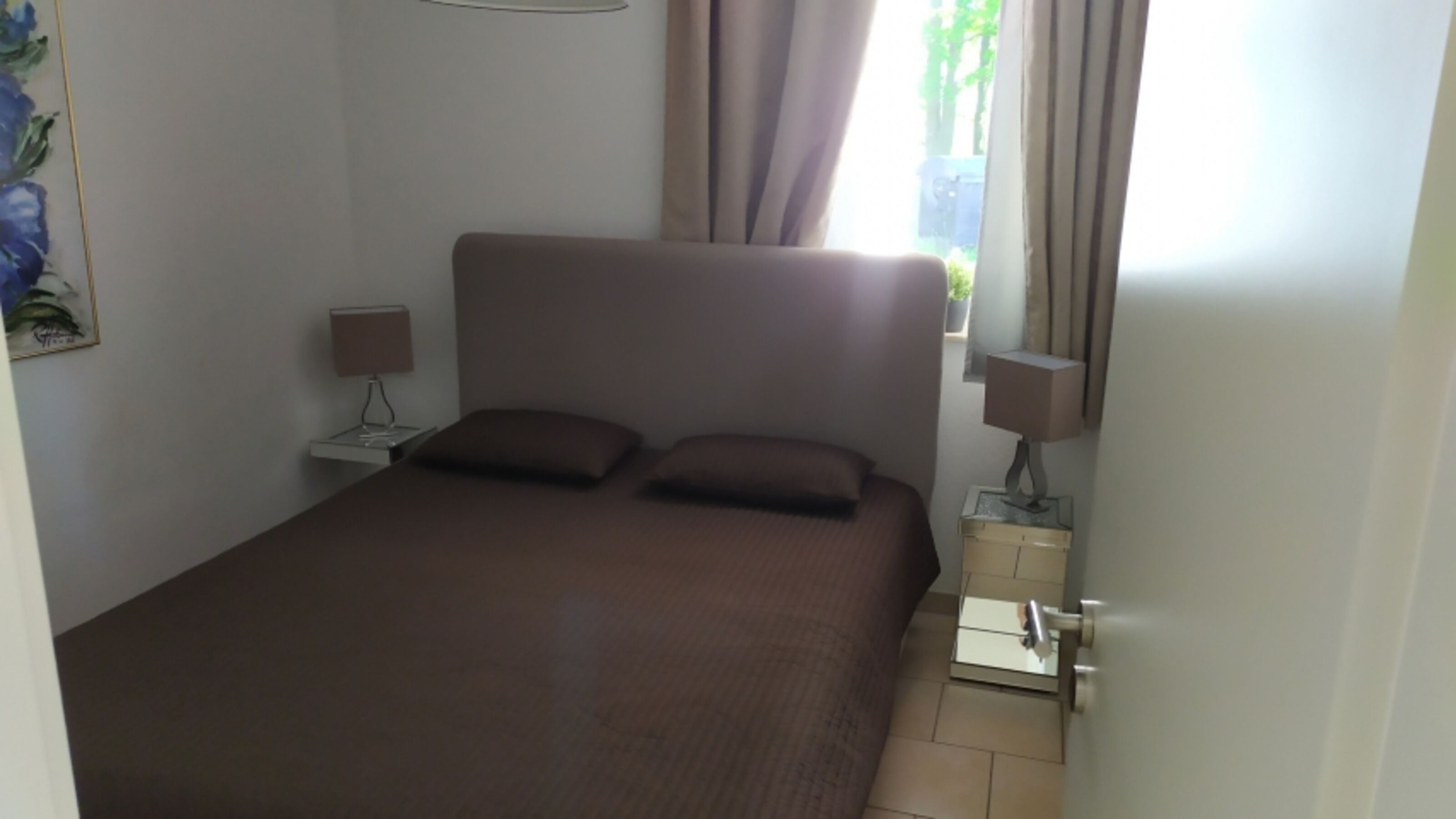 2. Schlafzimmer mit Boxspringbett