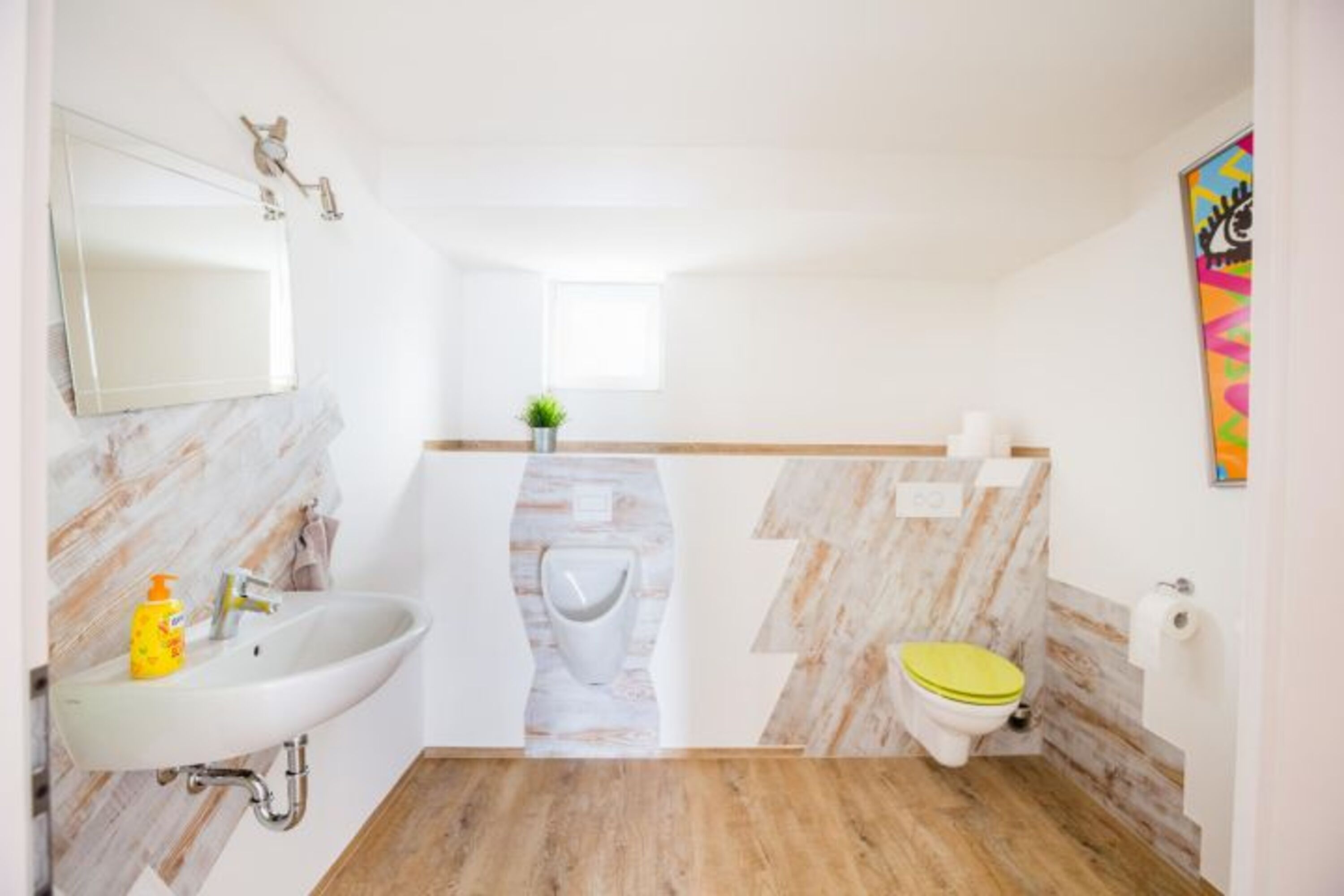 separates WC