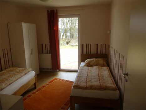 Das kleine Schlafzimmer mit zwei Einzelbetten (90x200cm)
