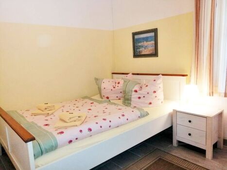 Kleineres Schlafzimmer