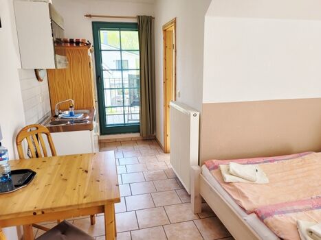 Küchenbereich Doppelzimmer 6 mit Balkon