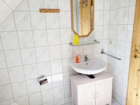 Bad Doppelzimmer 6 mit Balkon