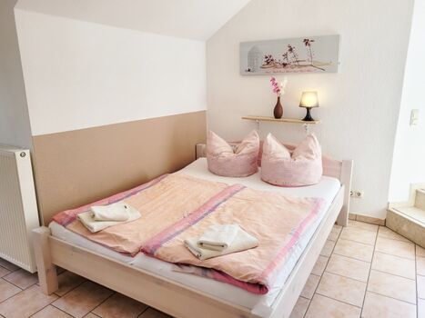 Schlafbereich Doppelzimmer 6 mit Balkon