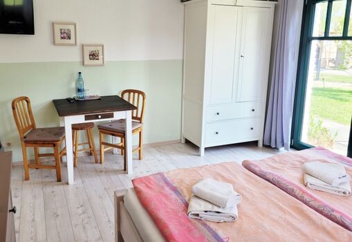 Sitzbereich Doppelzimmer 3 mit Terrasse