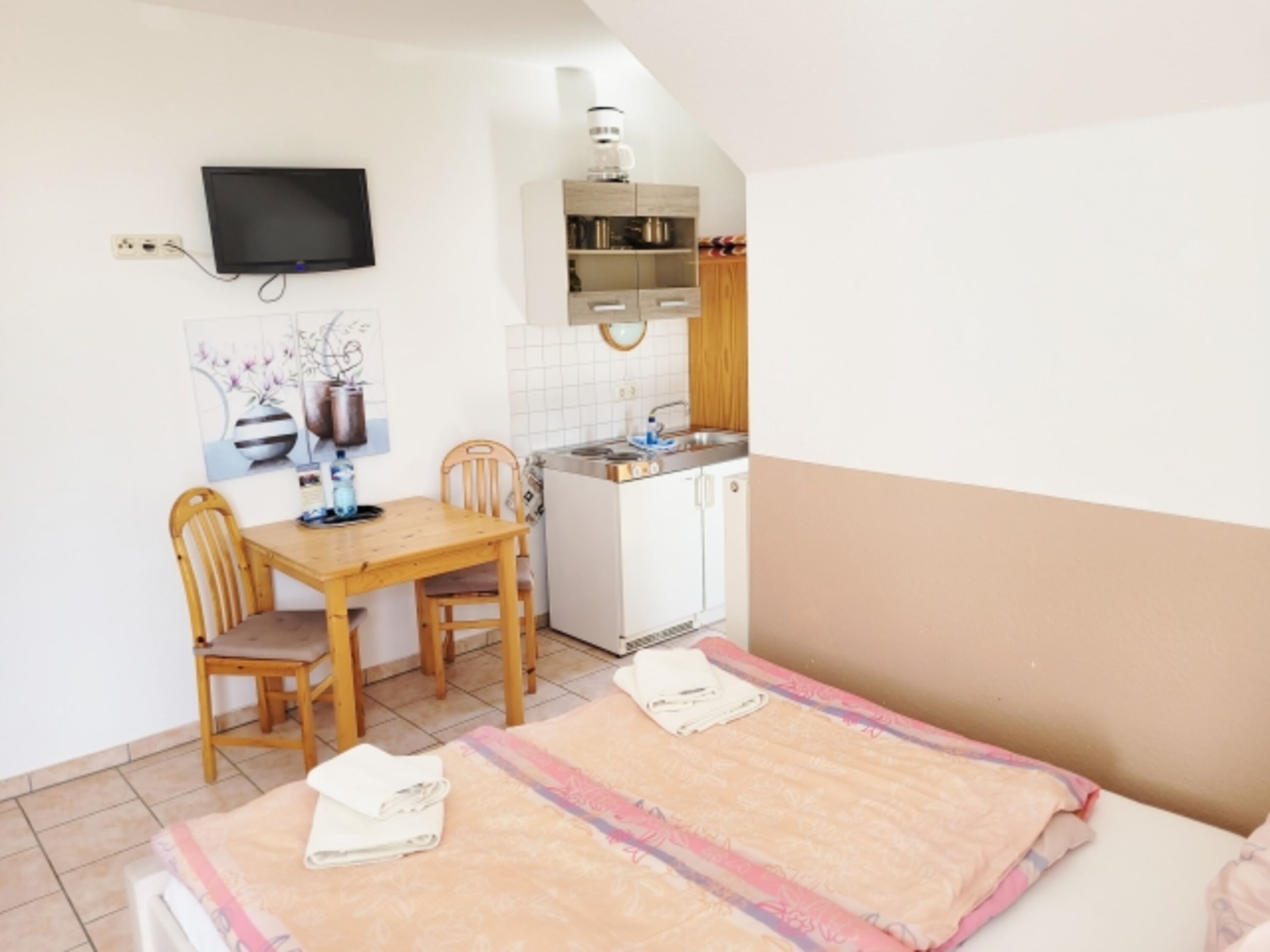Sitzbereich Doppelzimmer 6 mit Balkon