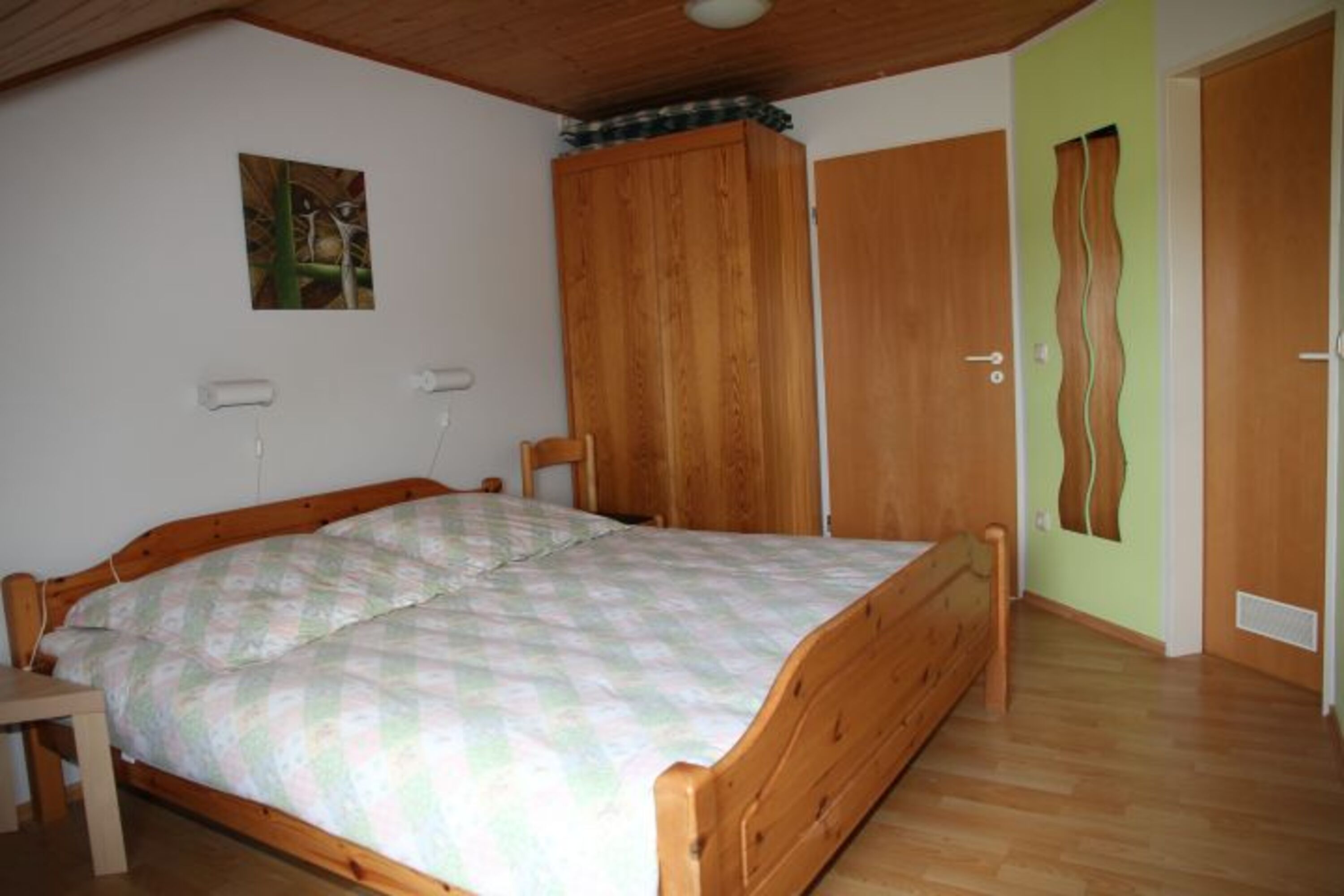 Bett mit Schrank