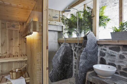 Bauernhaus Badezimmer Erdgeschoß mit Sauna