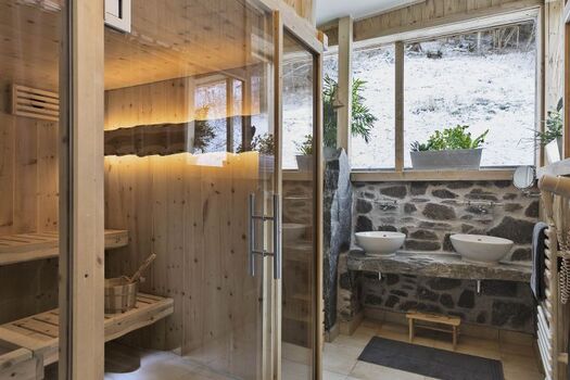Bauernhaus Badezimmer Erdgeschoß mit Sauna