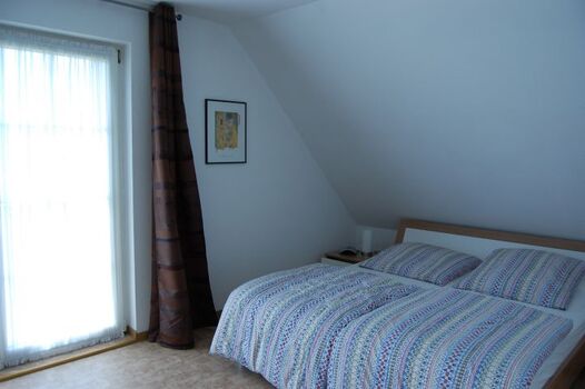 Schlafzimmer mit Doppelbett