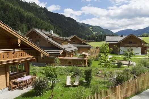 Feriendorf Holzleb'n Chalets im Sommer