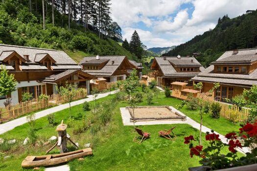 Feriendorf Holzleb'n Chalets im Sommer