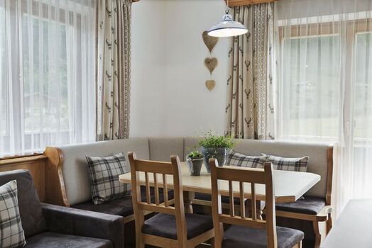 Ferienwohnung Veilchen Essbereich