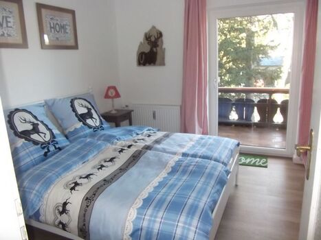 Schlafzimmer 1 mit Doppelbett