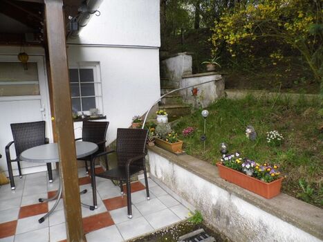 Sitzecke vor Eingang