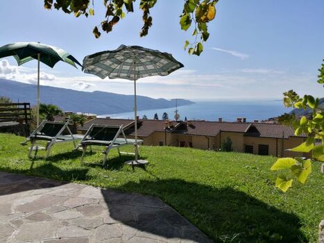 Terrasse mit traumhaftem Seeblick