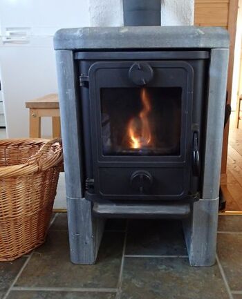 Specksteinofen im Wohnraum für behagliche Gemütlichkeit