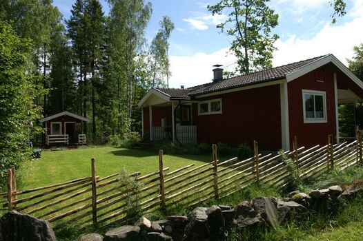 Eingangsbereich mit eigenem Gartengrundstück und Gästehaus