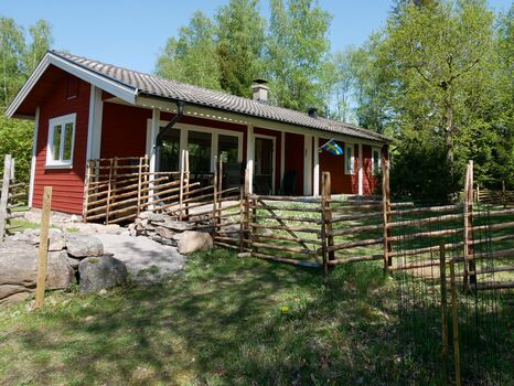 Ferienhaus mit traumhaftem Seeblick und eingezäuntem Grunds ...