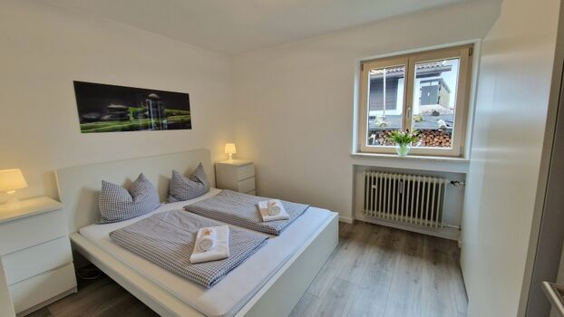 Schlafzimmer mit Doppelbett