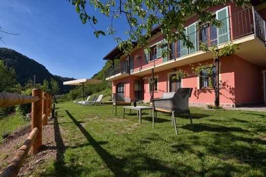 Hausansicht vom Garten