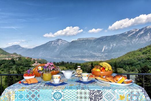 Frühstück mit Seeblick vom Balkon