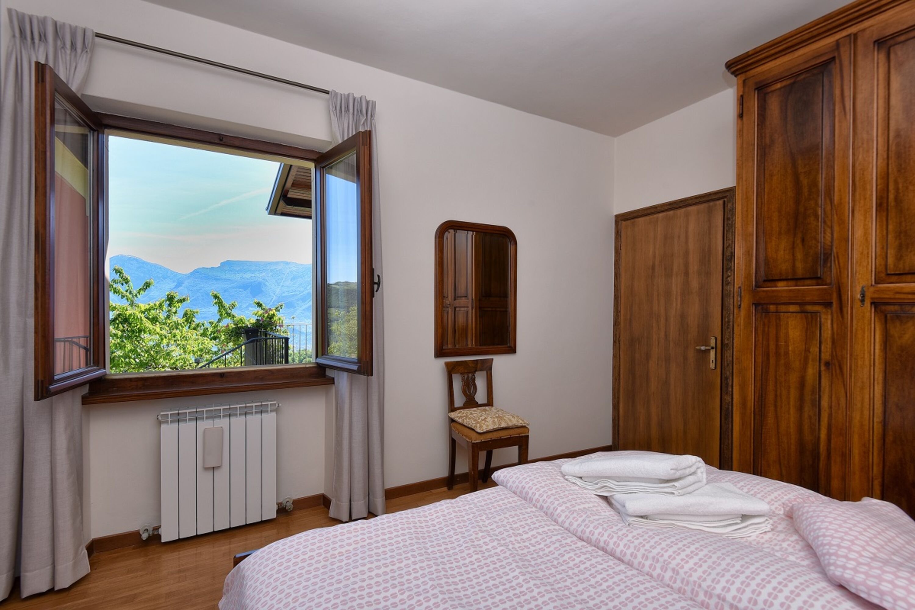 Schlafzimmer 1