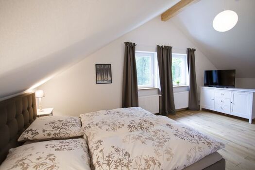 Das großzügige Schlafzimmer