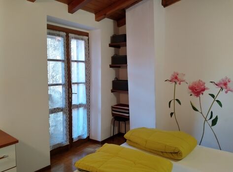 Schlafzimmer 1 mit Balkontür