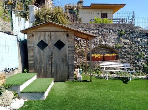 Gartenhaus mit Liegen, Polstern, etc.