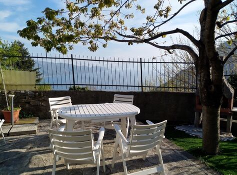 Garten mit traumhaftem Seeblick