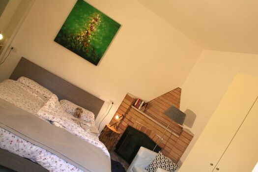 Schlafzimmer mit Doppelbett