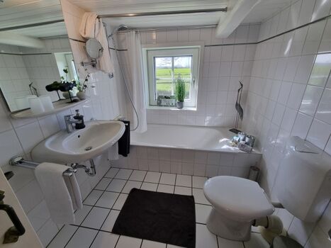 Vollabd mit Badewanne 