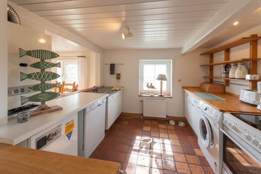 voll ausgestattete, offene Küche