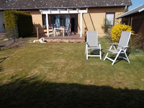 Terrasse mit eingezäuntem Garten