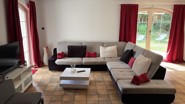 Wohnzimmer mit XXL-Sofa