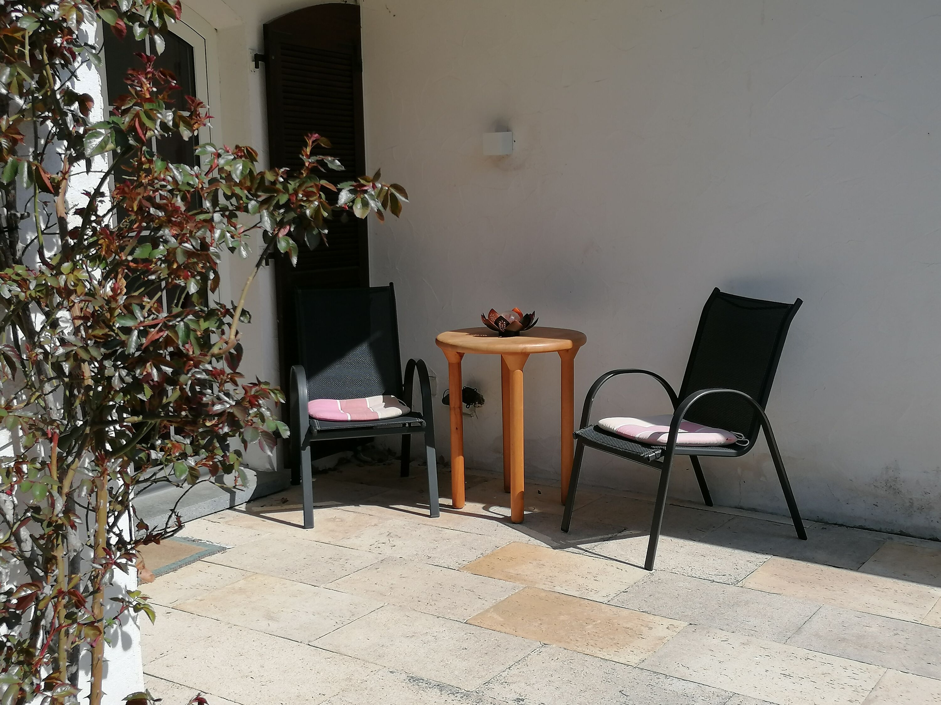Kleine Sitzgelegenheit auf der Südterrasse