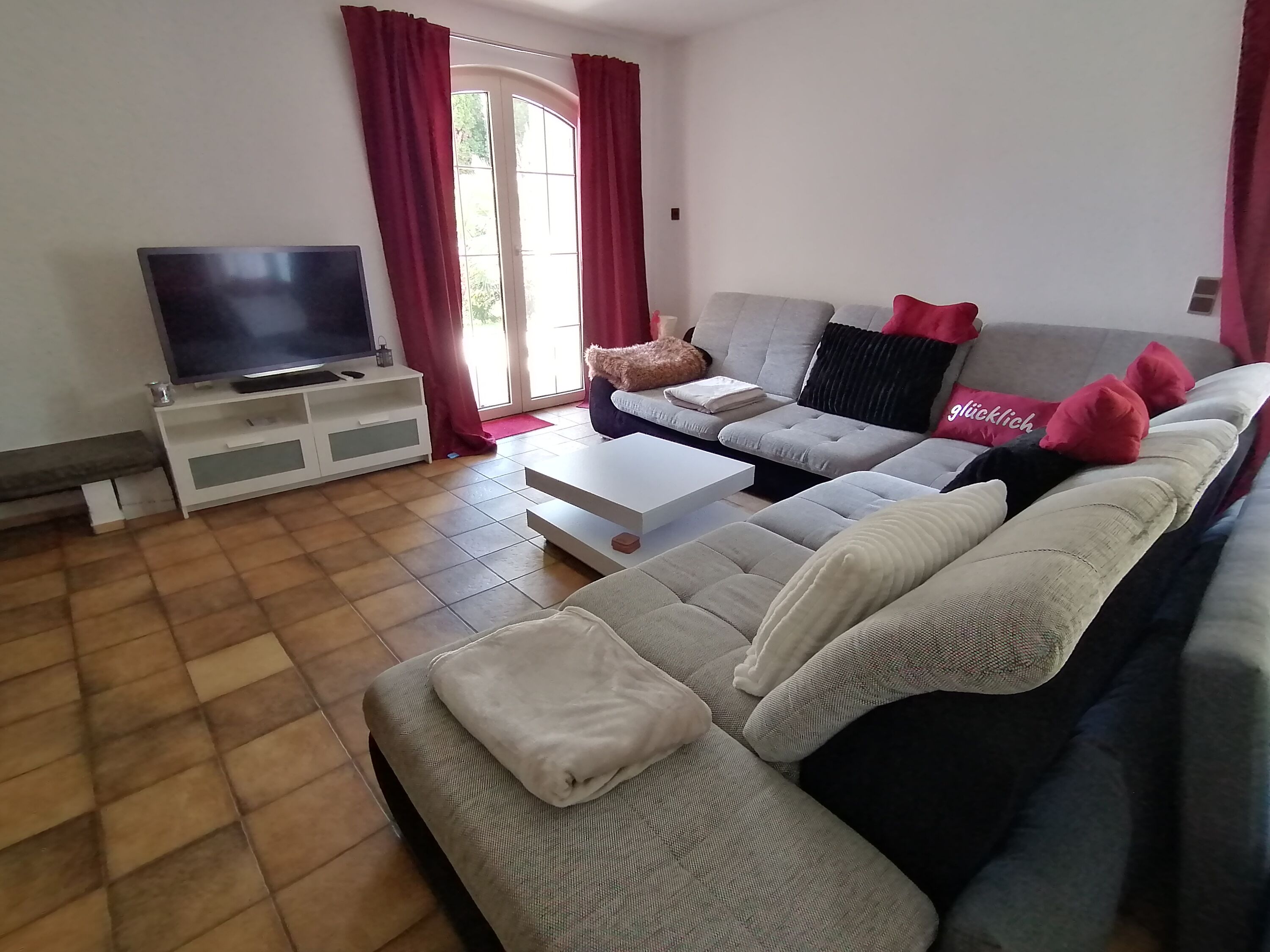 Fernseher und WLAN vorhanden
