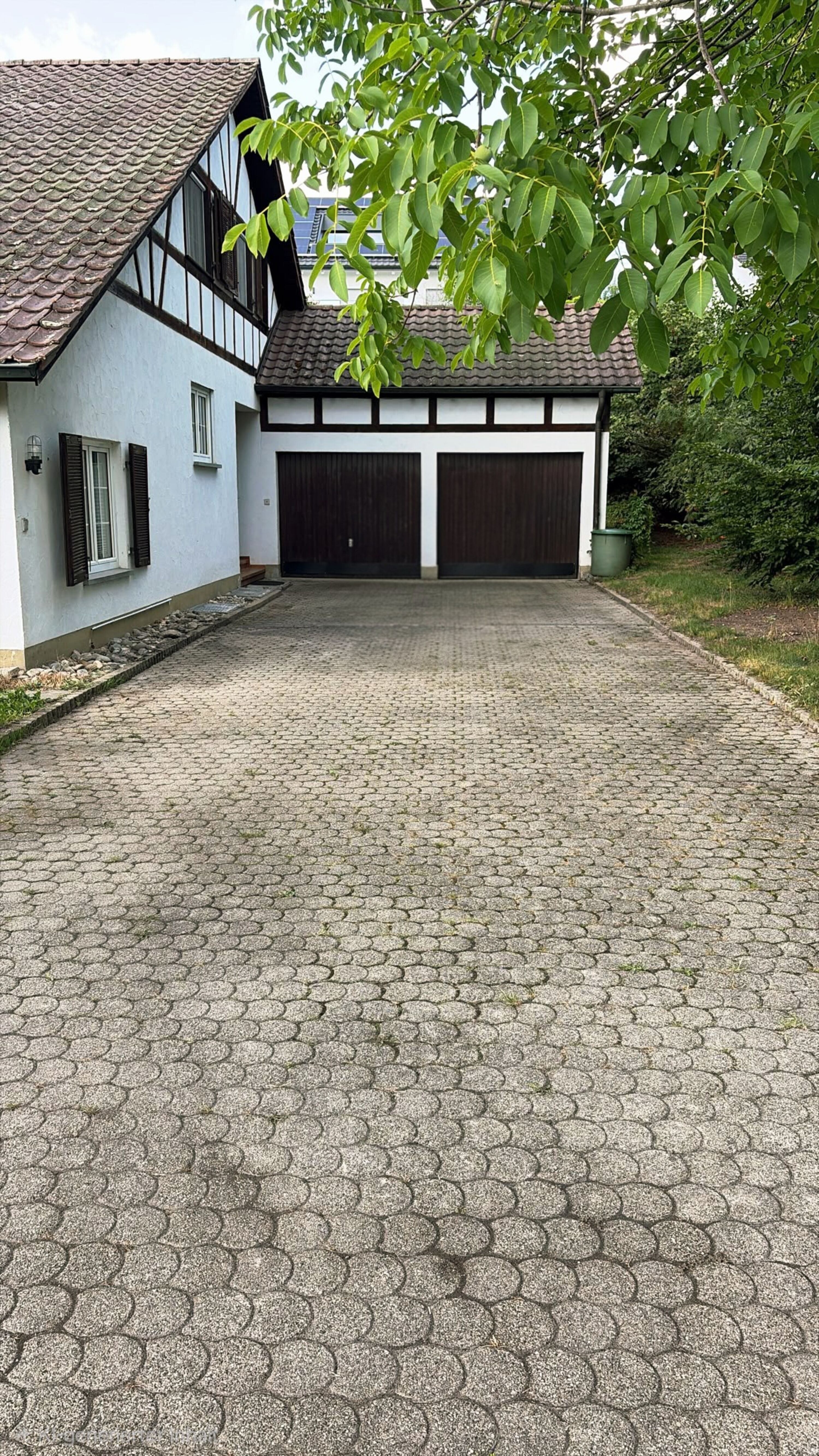 Stellplätze direkt am Haus mit Garage für Fahrräder
