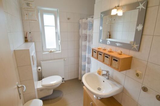 Duschbad mit WC im EG