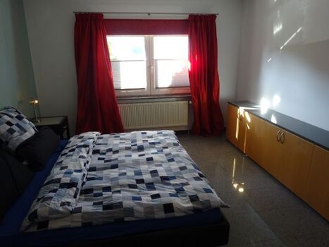 Schlafzimmer 1
