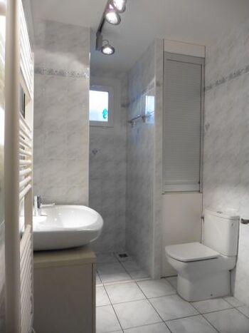 Bad 2 im EG mit Dusche und Waschmaschine