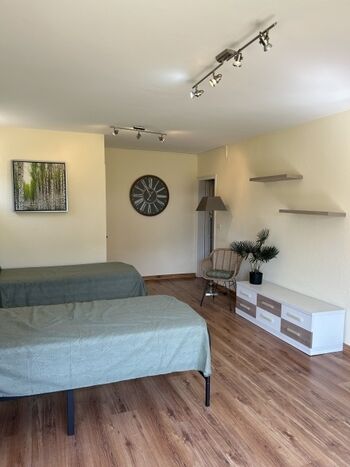 Schlafzimmer 4 im EG mit 2 Einzelbetten 0,90 x 2,00 m