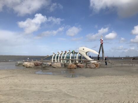Wasserspielplatz am Strand
